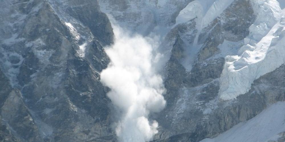 Avalanche in the Himalaya. Ilan Adler photo