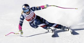 Linsdey Vonn on course